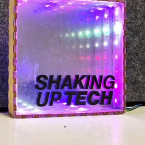 Violetti Shaking up Tech -kuutio