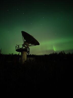 Metsähovi obserbatory with northern lights